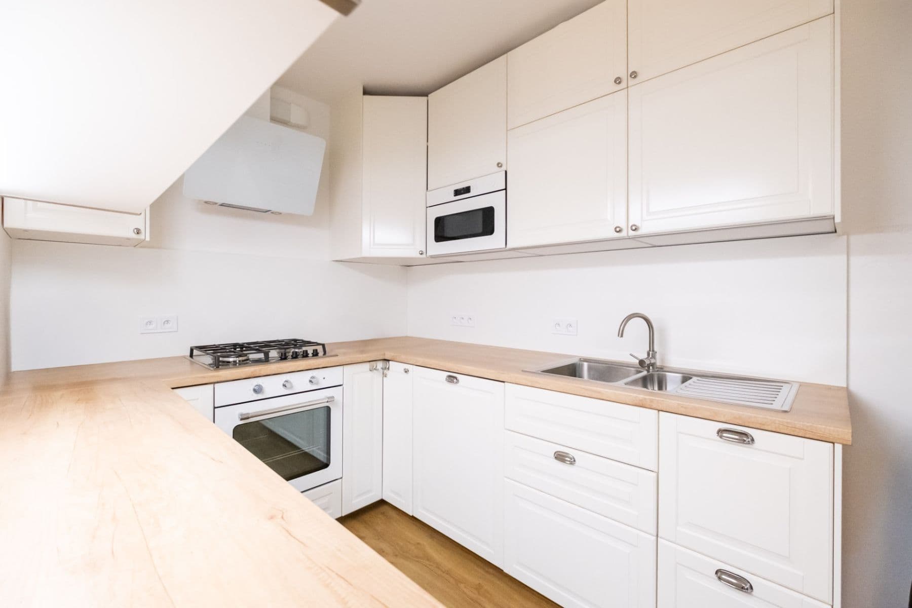 3 bedroom with open-plan kitchen flat for sale, 104 m², Křivenická, Prague, Prague 3 bedroom with open-plan kitchen flat for sale, 104 m², Křivenická, Prague, Prague