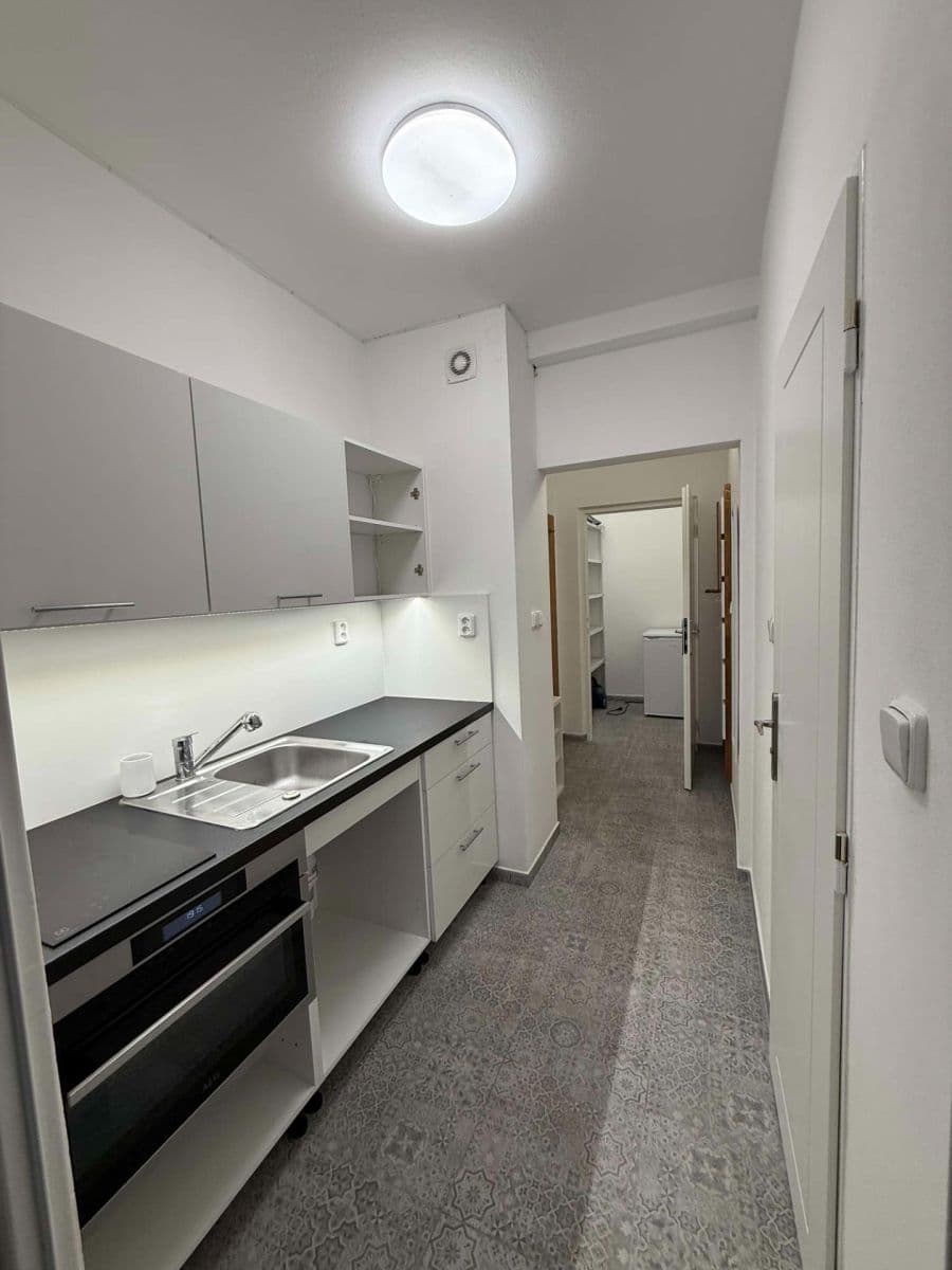 Studio flat to rent, 28 m², Herčíkova, Brno, Jihomoravský Region Studio flat to rent, 28 m², Herčíkova, Brno, Jihomoravský Region