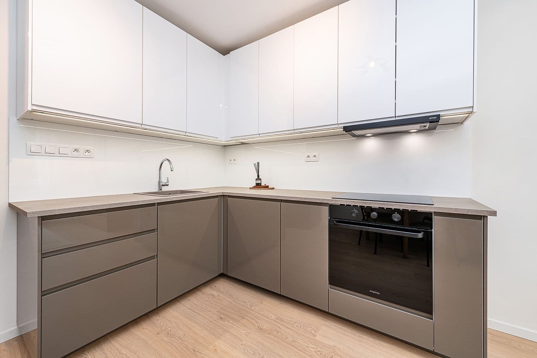 3 bedroom with open-plan kitchen flat for sale, 79 m², Gruzínská, Prague, Prague 3 bedroom with open-plan kitchen flat for sale, 79 m², Gruzínská, Prague, Prague