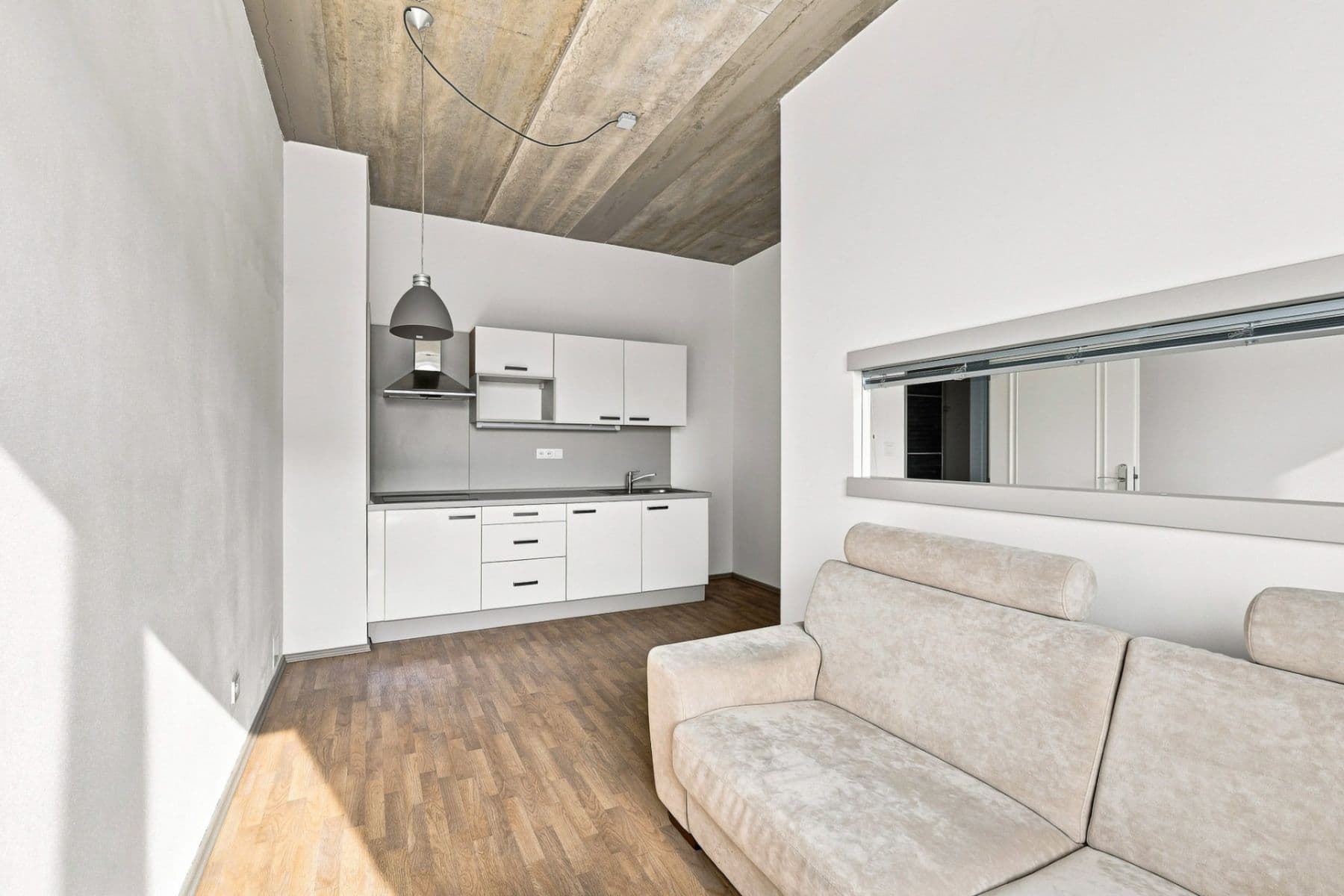 1 bedroom with open-plan kitchen flat to rent, 33 m², Bečovská, Prague, Prague 1 bedroom with open-plan kitchen flat to rent, 33 m², Bečovská, Prague, Prague