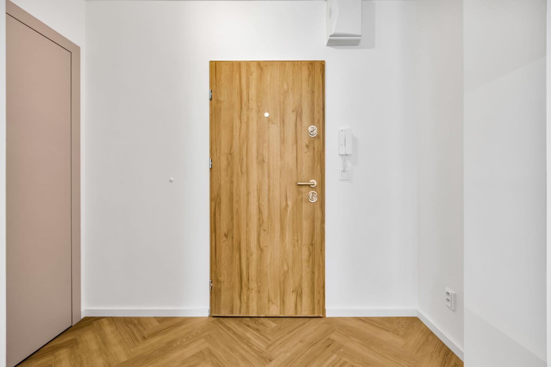 1 bedroom with open-plan kitchen flat for sale, 33 m², Sládkovičova, Prague, Prague 1 bedroom with open-plan kitchen flat for sale, 33 m², Sládkovičova, Prague, Prague