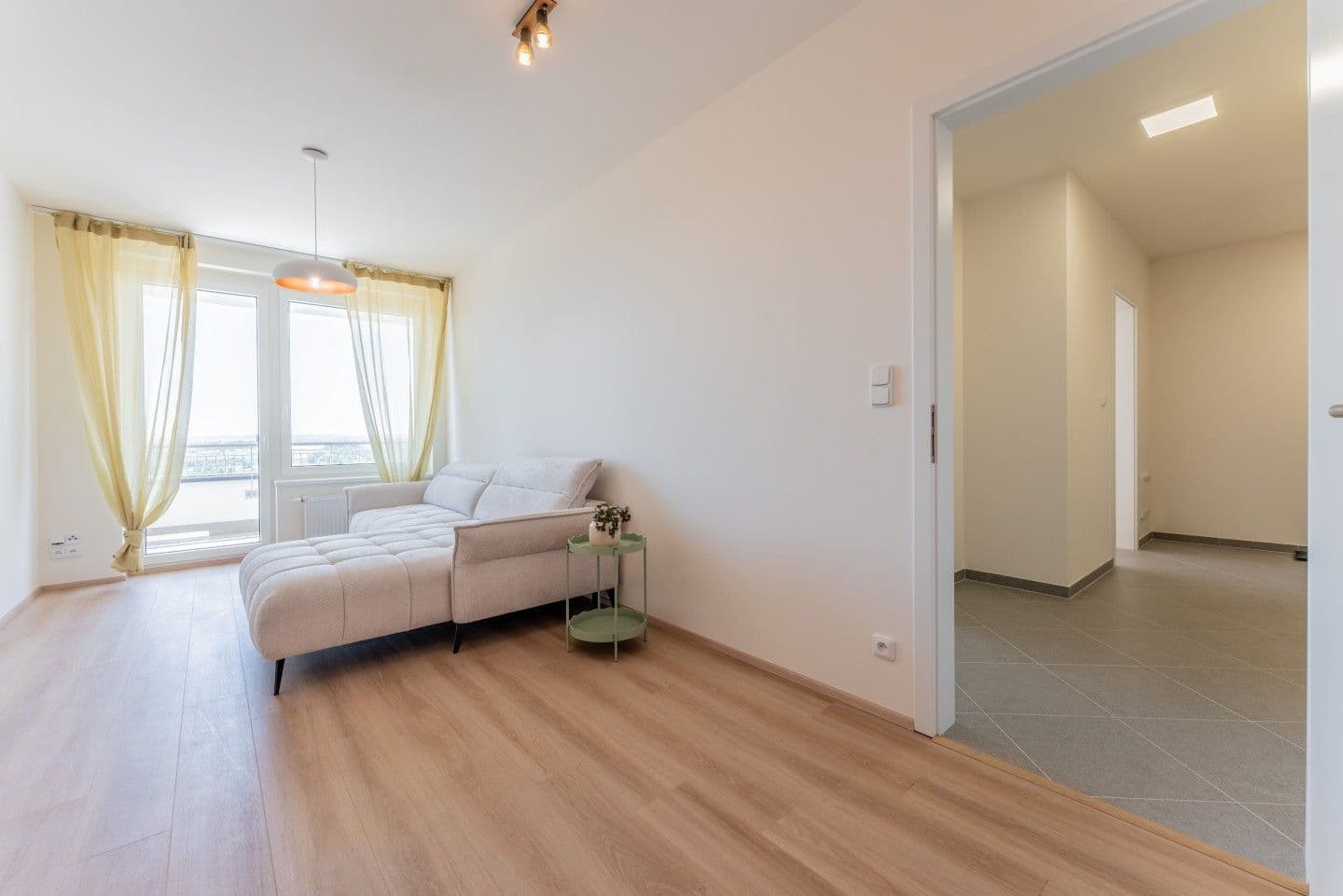 2 bedroom with open-plan kitchen flat to rent, 68 m², Thomasova, Prague, Prague 2 bedroom with open-plan kitchen flat to rent, 68 m², Thomasova, Prague, Prague