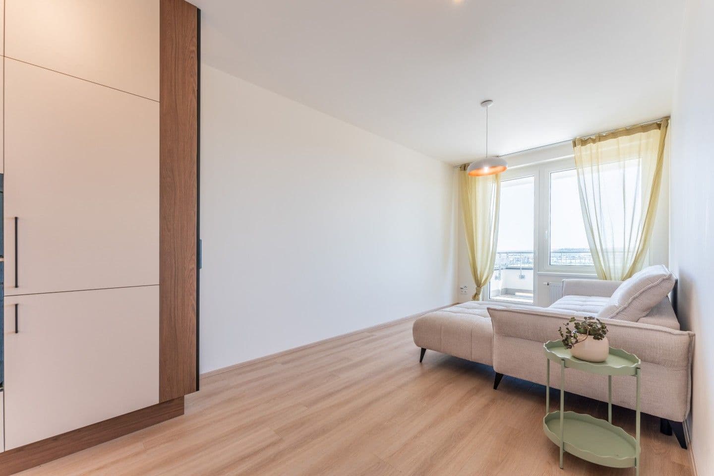 2 bedroom with open-plan kitchen flat to rent, 68 m², Thomasova, Prague, Prague 2 bedroom with open-plan kitchen flat to rent, 68 m², Thomasova, Prague, Prague