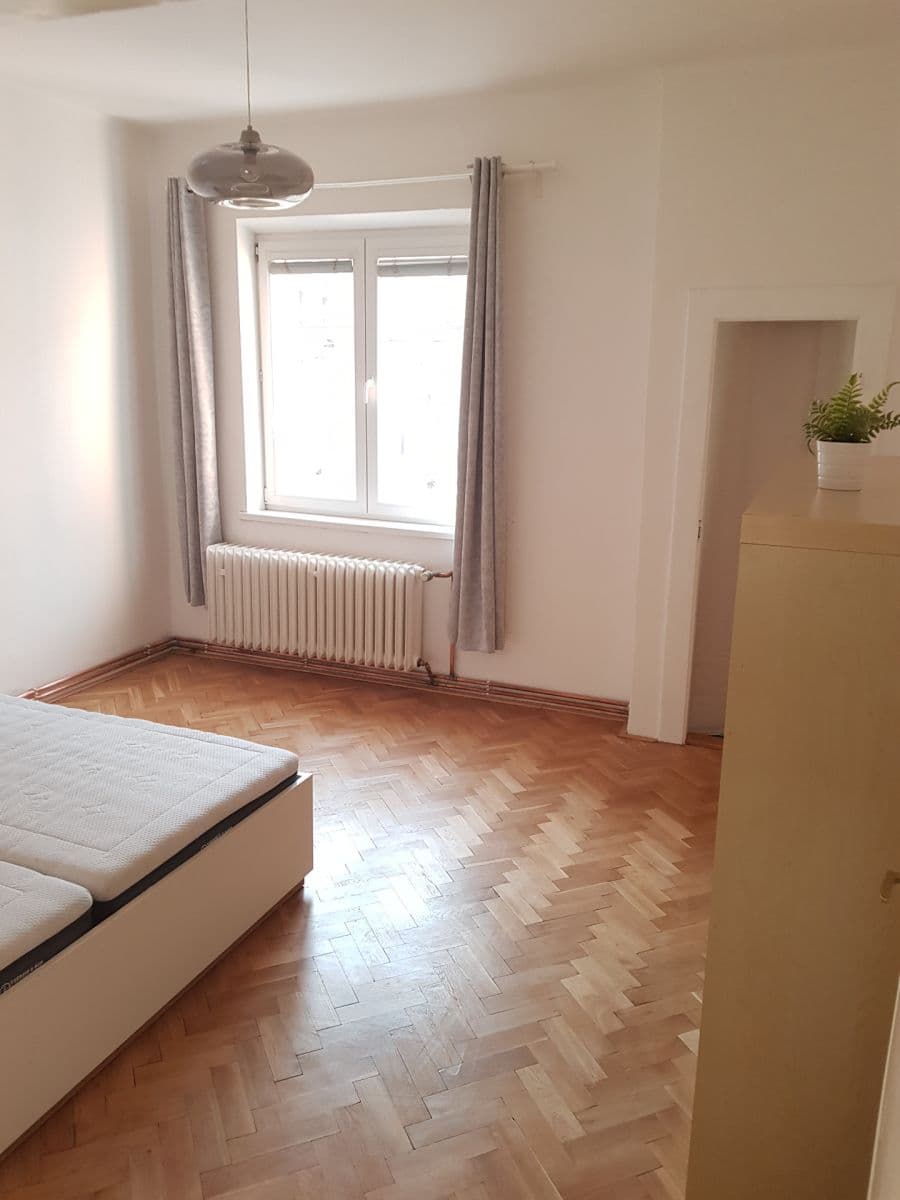 1 bedroom with open-plan kitchen flat to rent, 47 m², Viklefova, Prague, Prague 1 bedroom with open-plan kitchen flat to rent, 47 m², Viklefova, Prague, Prague