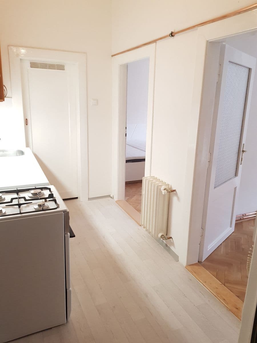 1 bedroom with open-plan kitchen flat to rent, 47 m², Viklefova, Prague, Prague 1 bedroom with open-plan kitchen flat to rent, 47 m², Viklefova, Prague, Prague