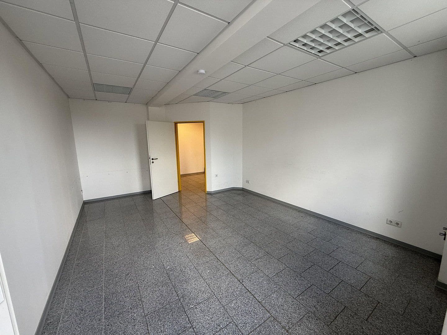 office to rent, 195 m², Melanchthonstraße 5, Krefeld, North Rhine-Westphalia office to rent, 195 m², Melanchthonstraße 5, Krefeld, North Rhine-Westphalia