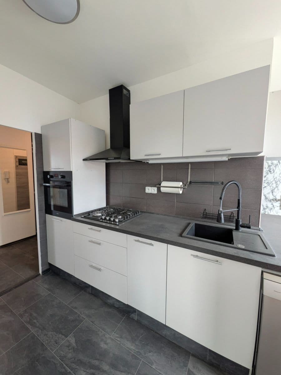 3 bedroom flat to rent, 66 m², Snopkova, Prague, Prague 3 bedroom flat to rent, 66 m², Snopkova, Prague, Prague