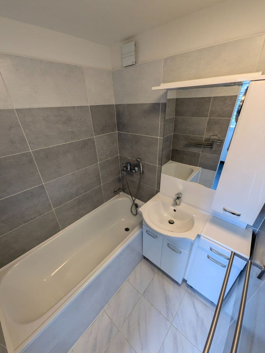 3 bedroom flat to rent, 66 m², Snopkova, Prague, Prague 3 bedroom flat to rent, 66 m², Snopkova, Prague, Prague