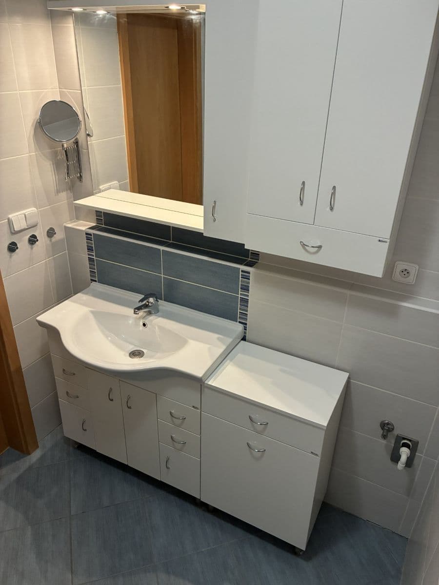1 bedroom with open-plan kitchen flat to rent, 64 m², Chlebovická, Prague, Prague 1 bedroom with open-plan kitchen flat to rent, 64 m², Chlebovická, Prague, Prague