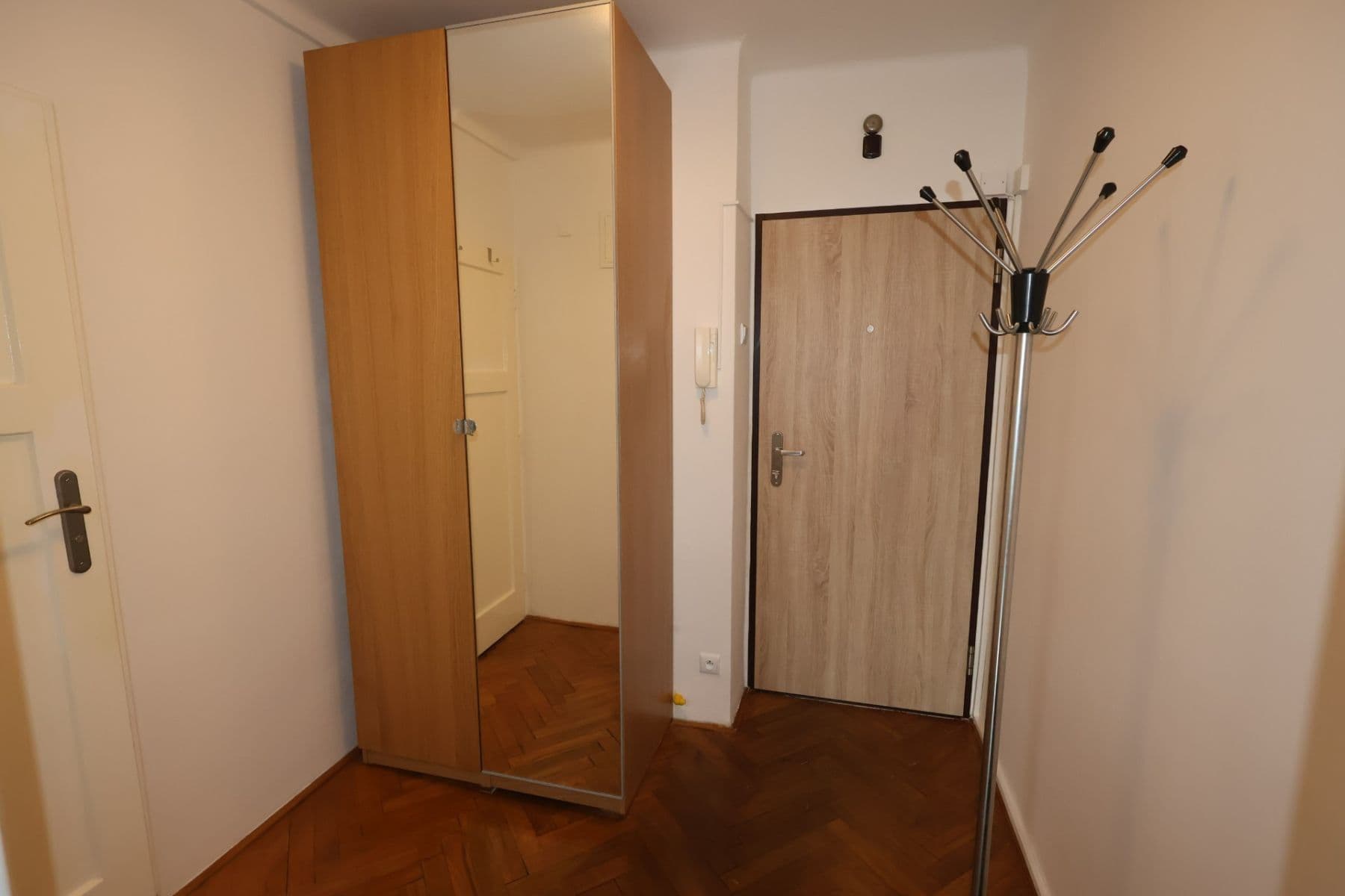 1 bedroom flat to rent, 44 m², Malešická, Prague, Prague 1 bedroom flat to rent, 44 m², Malešická, Prague, Prague