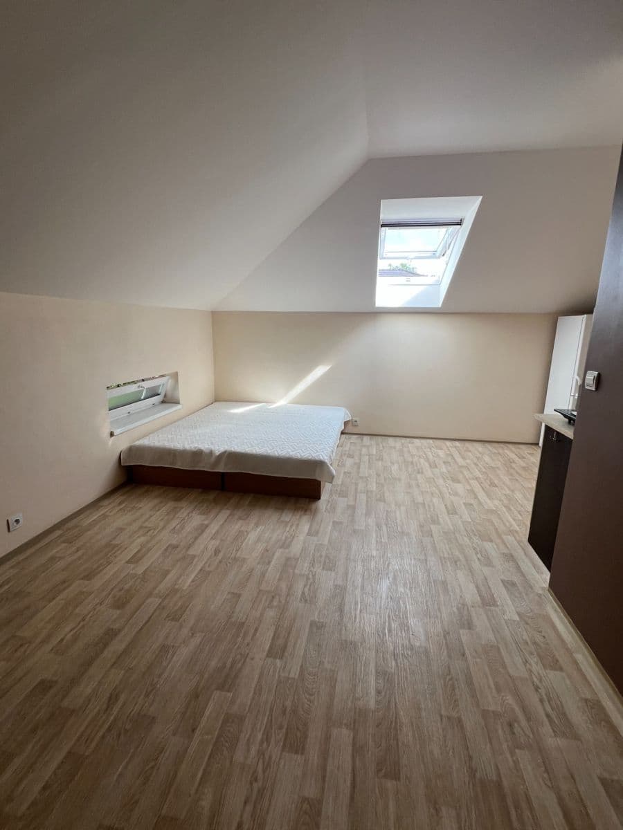 Studio flat to rent, 30 m², Ke starým rybníkům, Prague, Prague Studio flat to rent, 30 m², Ke starým rybníkům, Prague, Prague
