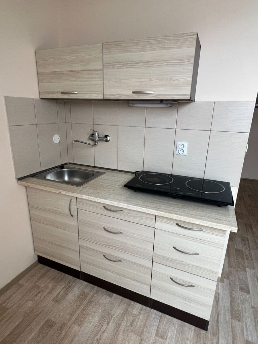 Studio flat to rent, 30 m², Ke starým rybníkům, Prague, Prague Studio flat to rent, 30 m², Ke starým rybníkům, Prague, Prague
