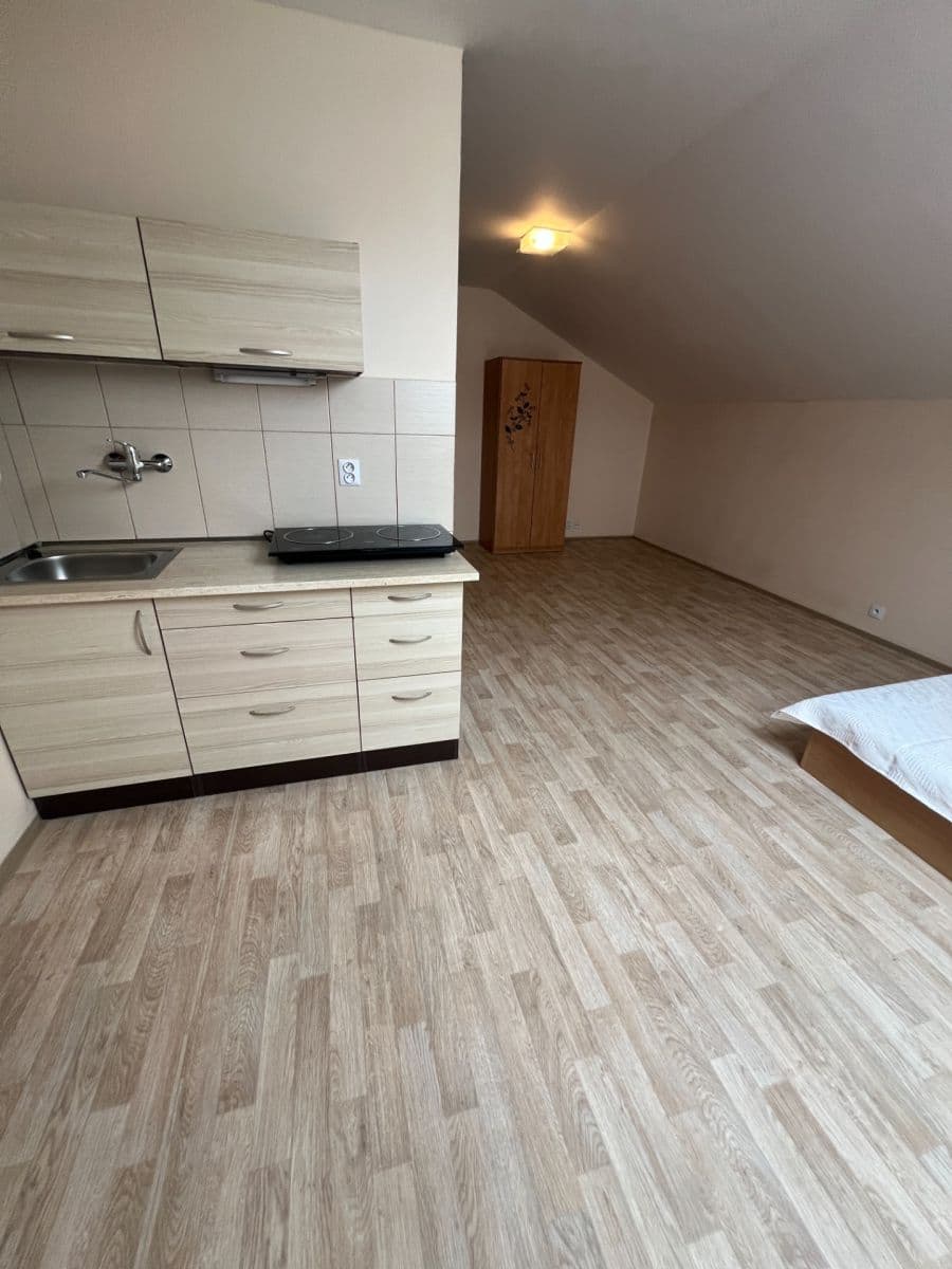 Studio flat to rent, 30 m², Ke starým rybníkům, Prague, Prague Studio flat to rent, 30 m², Ke starým rybníkům, Prague, Prague
