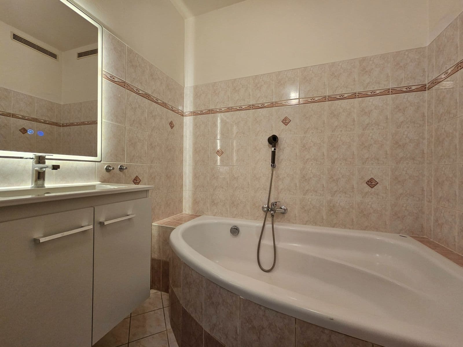 1 bedroom with open-plan kitchen flat to rent, 51 m², Trenčínská, Prague, Prague 1 bedroom with open-plan kitchen flat to rent, 51 m², Trenčínská, Prague, Prague