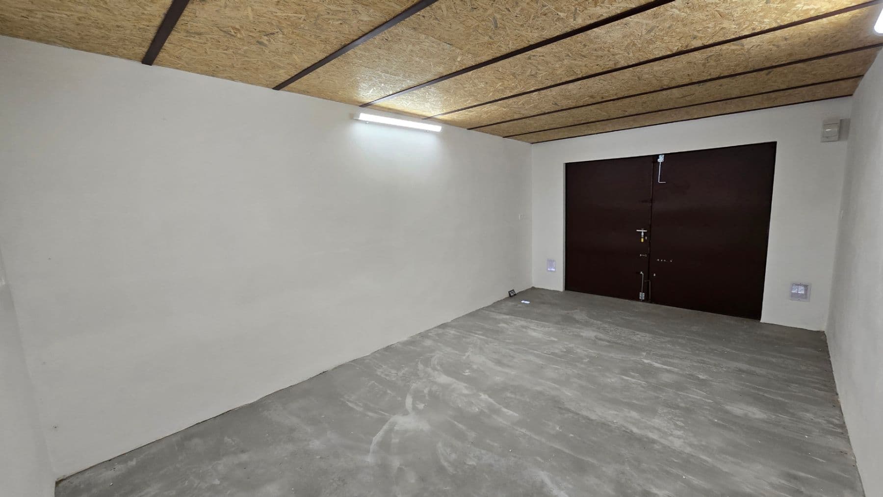 garage to rent, 19 m², Ostrov, Karlovarský Region garage to rent, 19 m², Ostrov, Karlovarský Region