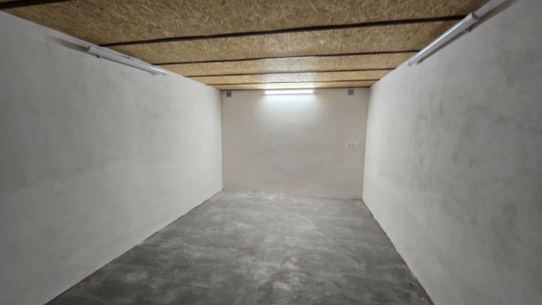 garage to rent, 19 m², Ostrov, Karlovarský Region garage to rent, 19 m², Ostrov, Karlovarský Region