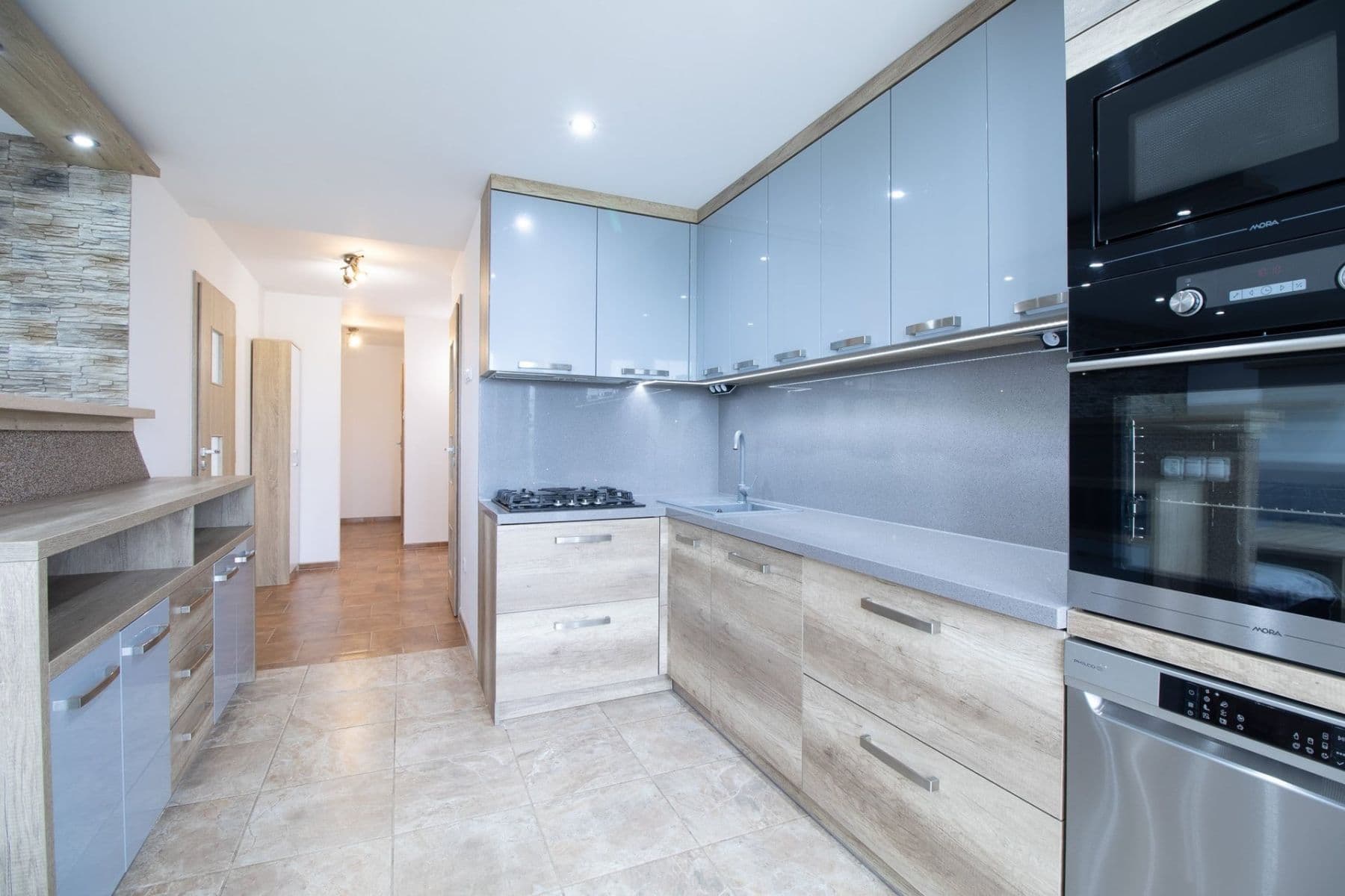 2 bedroom with open-plan kitchen flat to rent, 65 m², Zalužanská, Mladá Boleslav, Středočeský Region 2 bedroom with open-plan kitchen flat to rent, 65 m², Zalužanská, Mladá Boleslav, Středočeský Region