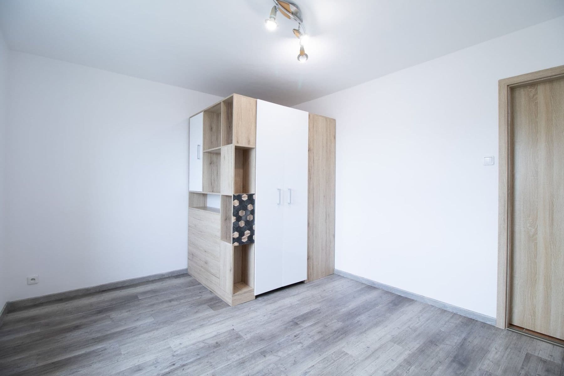 2 bedroom with open-plan kitchen flat to rent, 65 m², Zalužanská, Mladá Boleslav, Středočeský Region 2 bedroom with open-plan kitchen flat to rent, 65 m², Zalužanská, Mladá Boleslav, Středočeský Region