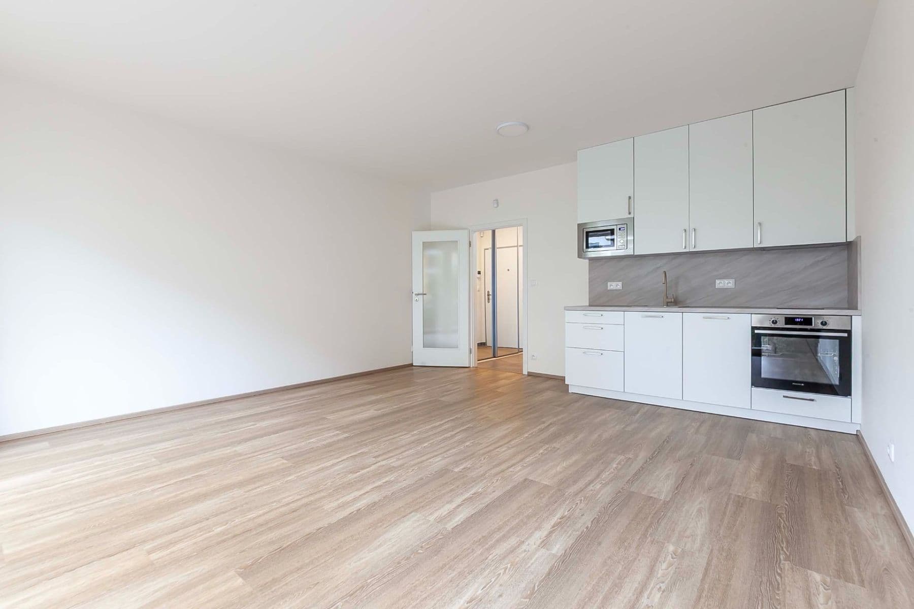 Studio flat to rent, 36 m², Gerstelova, Prague, Prague Studio flat to rent, 36 m², Gerstelova, Prague, Prague