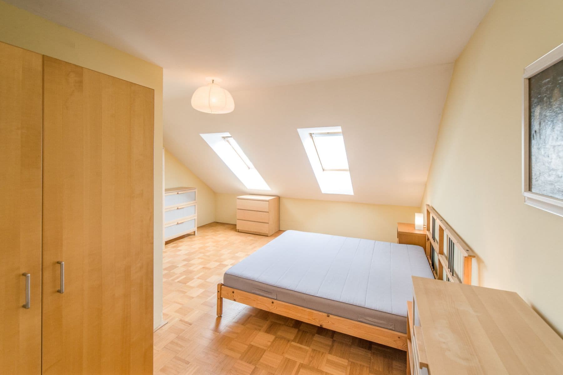 2 bedroom flat to rent, 110 m², Bratislava - mestská časť Staré Mesto, Bratislavský Region 2 bedroom flat to rent, 110 m², Bratislava - mestská časť Staré Mesto, Bratislavský Region