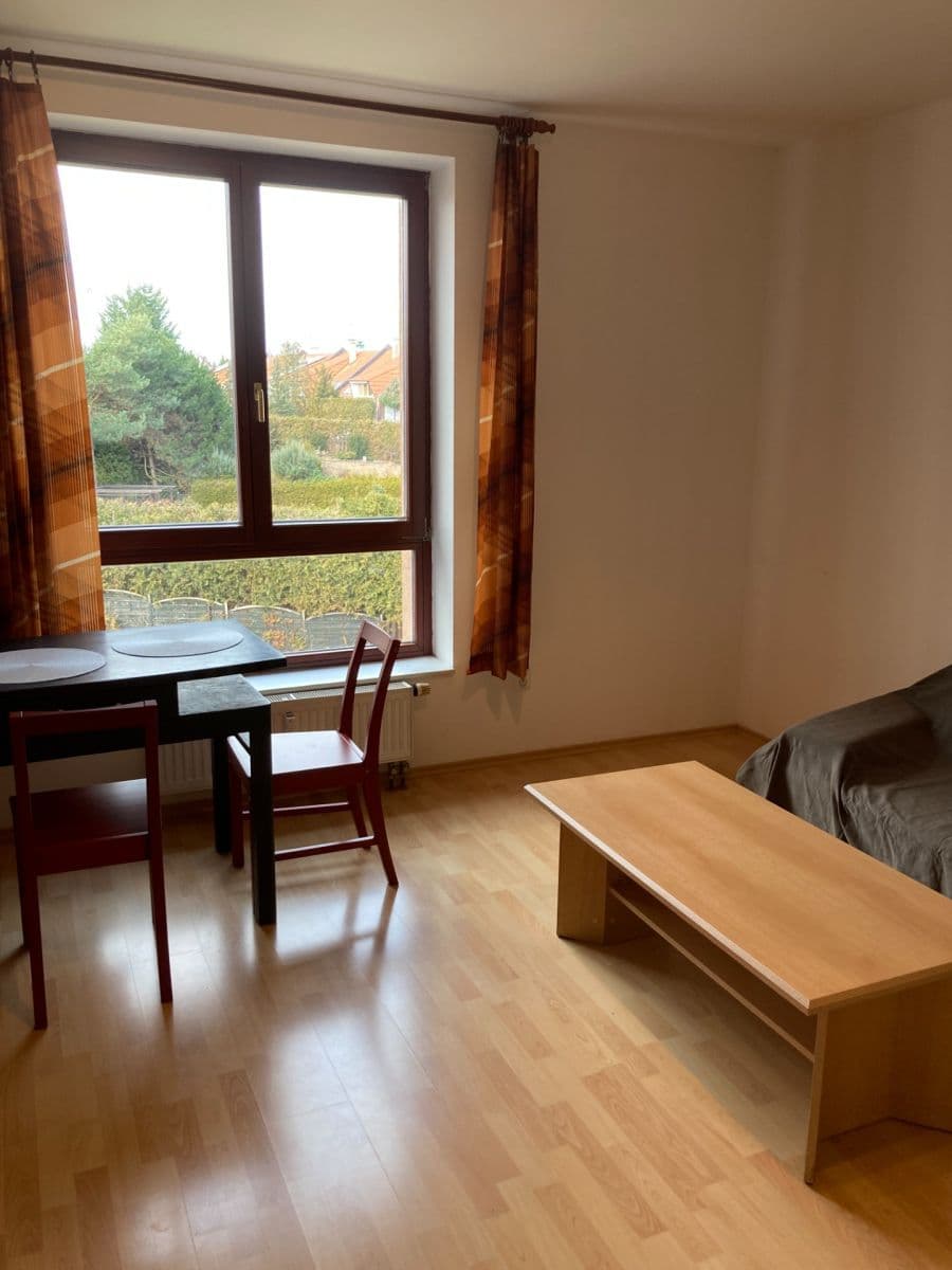 Studio flat to rent, 31 m², Zimní, Hostivice, Středočeský Region Studio flat to rent, 31 m², Zimní, Hostivice, Středočeský Region