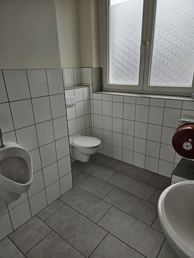 non-residential property to rent, 431 m², An der Steinert 7, Lüdenscheid, North Rhine-Westphalia non-residential property to rent, 431 m², An der Steinert 7, Lüdenscheid, North Rhine-Westphalia
