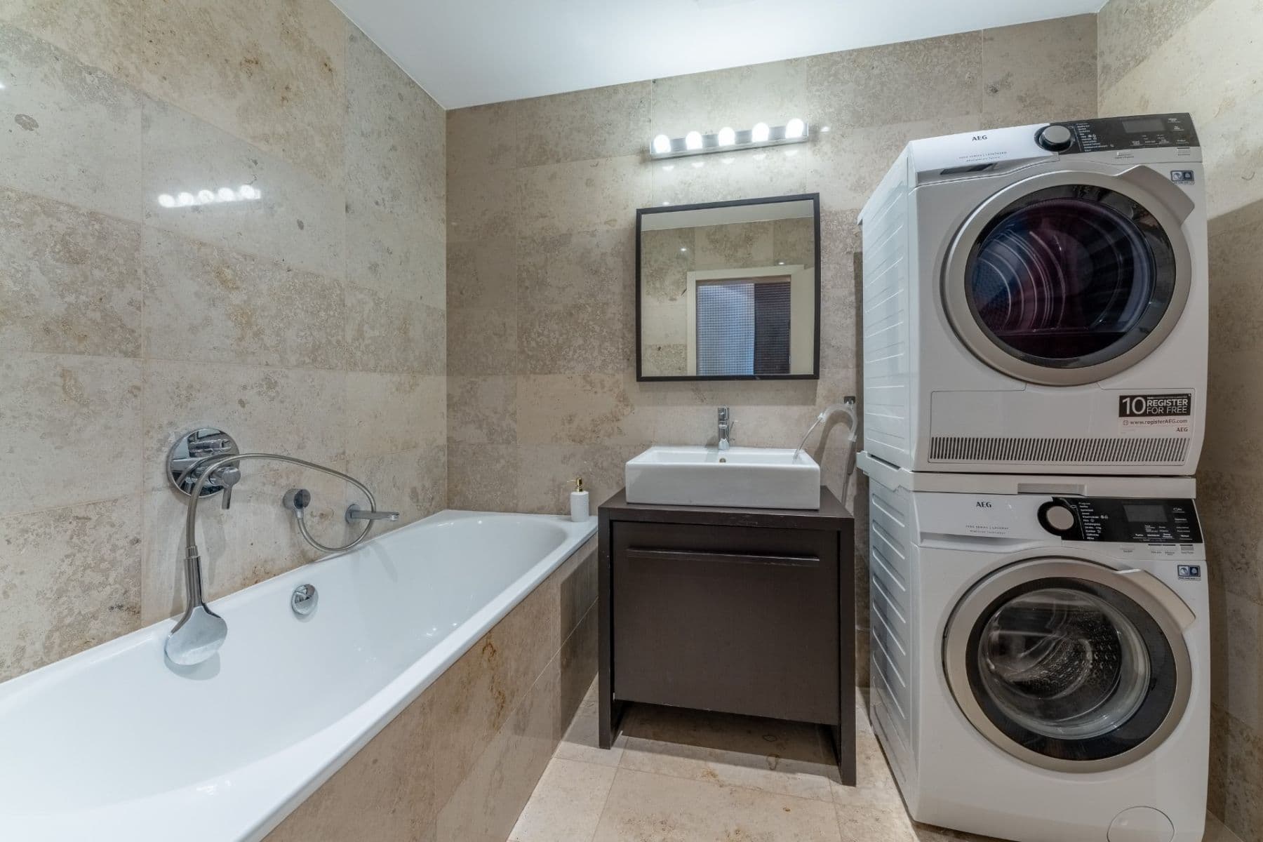 3 bedroom with open-plan kitchen flat for sale, 115 m², Mezilehlá, Prague, Prague 3 bedroom with open-plan kitchen flat for sale, 115 m², Mezilehlá, Prague, Prague