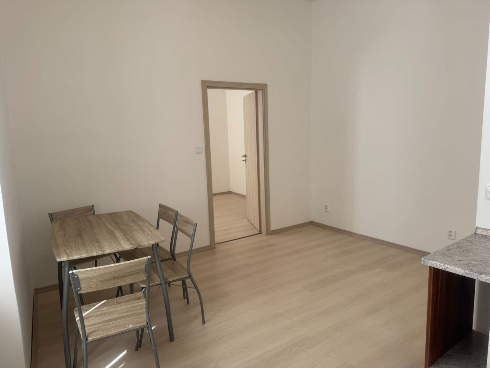 1 bedroom with open-plan kitchen flat to rent, 35 m², V Šipce, Plzeň, Plzeňský Region 1 bedroom with open-plan kitchen flat to rent, 35 m², V Šipce, Plzeň, Plzeňský Region