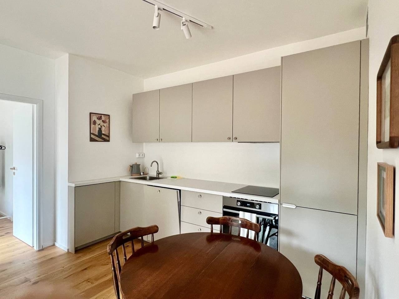2 bedroom with open-plan kitchen flat to rent, 54 m², U Komína, Prague, Prague 2 bedroom with open-plan kitchen flat to rent, 54 m², U Komína, Prague, Prague