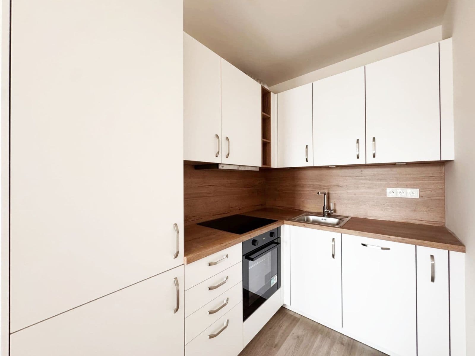 1 bedroom with open-plan kitchen flat to rent, 48 m², Fabiánové, Prague, Prague 1 bedroom with open-plan kitchen flat to rent, 48 m², Fabiánové, Prague, Prague
