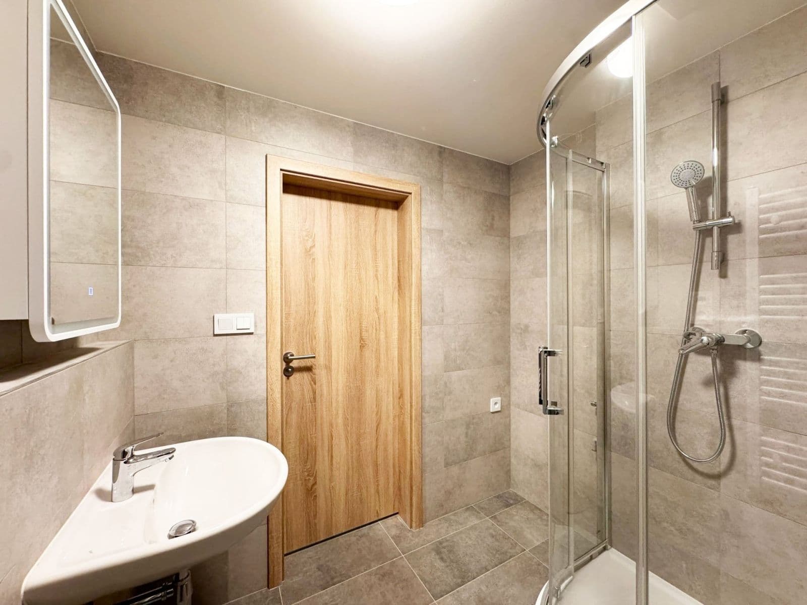 1 bedroom with open-plan kitchen flat to rent, 48 m², Fabiánové, Prague, Prague 1 bedroom with open-plan kitchen flat to rent, 48 m², Fabiánové, Prague, Prague