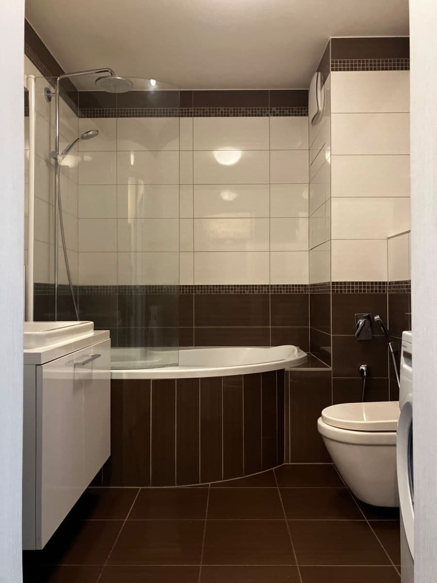 1 bedroom with open-plan kitchen flat to rent, 46 m², Nezvalova, Olomouc, Olomoucký Region 1 bedroom with open-plan kitchen flat to rent, 46 m², Nezvalova, Olomouc, Olomoucký Region
