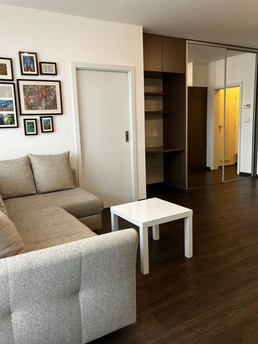 1 bedroom with open-plan kitchen flat to rent, 46 m², Nezvalova, Olomouc, Olomoucký Region 1 bedroom with open-plan kitchen flat to rent, 46 m², Nezvalova, Olomouc, Olomoucký Region