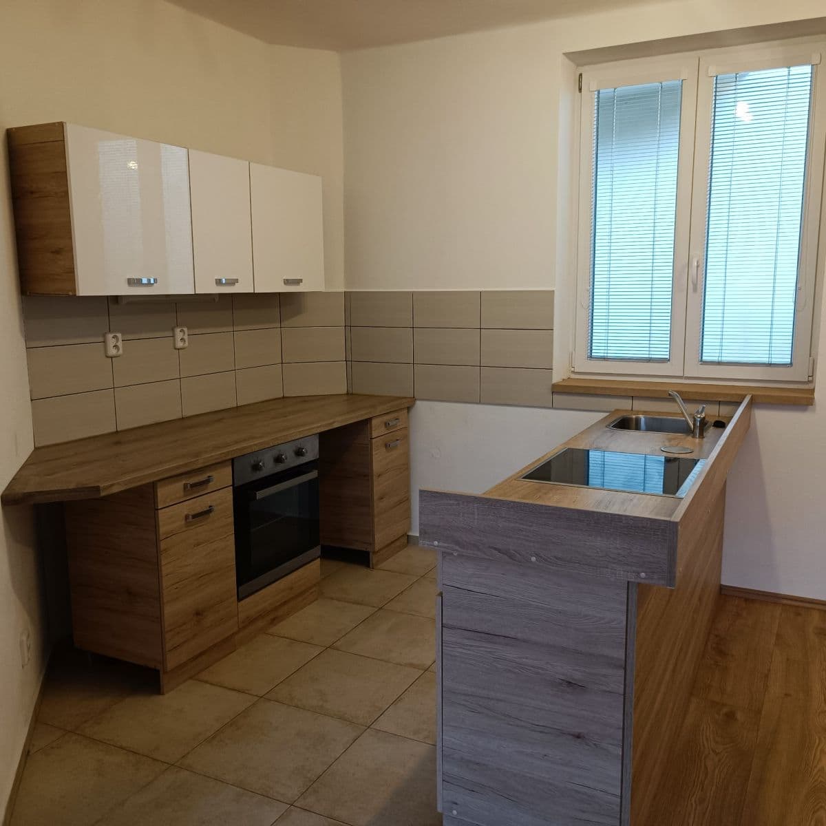 2 bedroom with open-plan kitchen flat to rent, 78 m², náměstí T. G. Masaryka, Sedlčany, Středočeský Region 2 bedroom with open-plan kitchen flat to rent, 78 m², náměstí T. G. Masaryka, Sedlčany, Středočeský Region