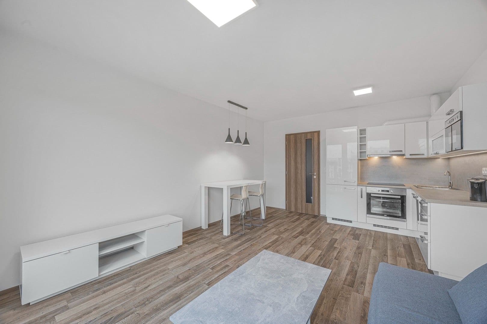 Studio flat to rent, 33 m², Strnadových, Prague, Prague Studio flat to rent, 33 m², Strnadových, Prague, Prague
