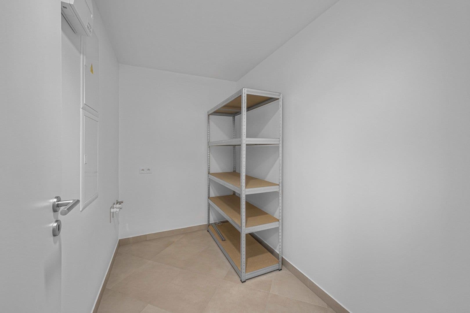 1 bedroom with open-plan kitchen flat to rent, 60 m², Poděbradská, Prague, Prague 1 bedroom with open-plan kitchen flat to rent, 60 m², Poděbradská, Prague, Prague