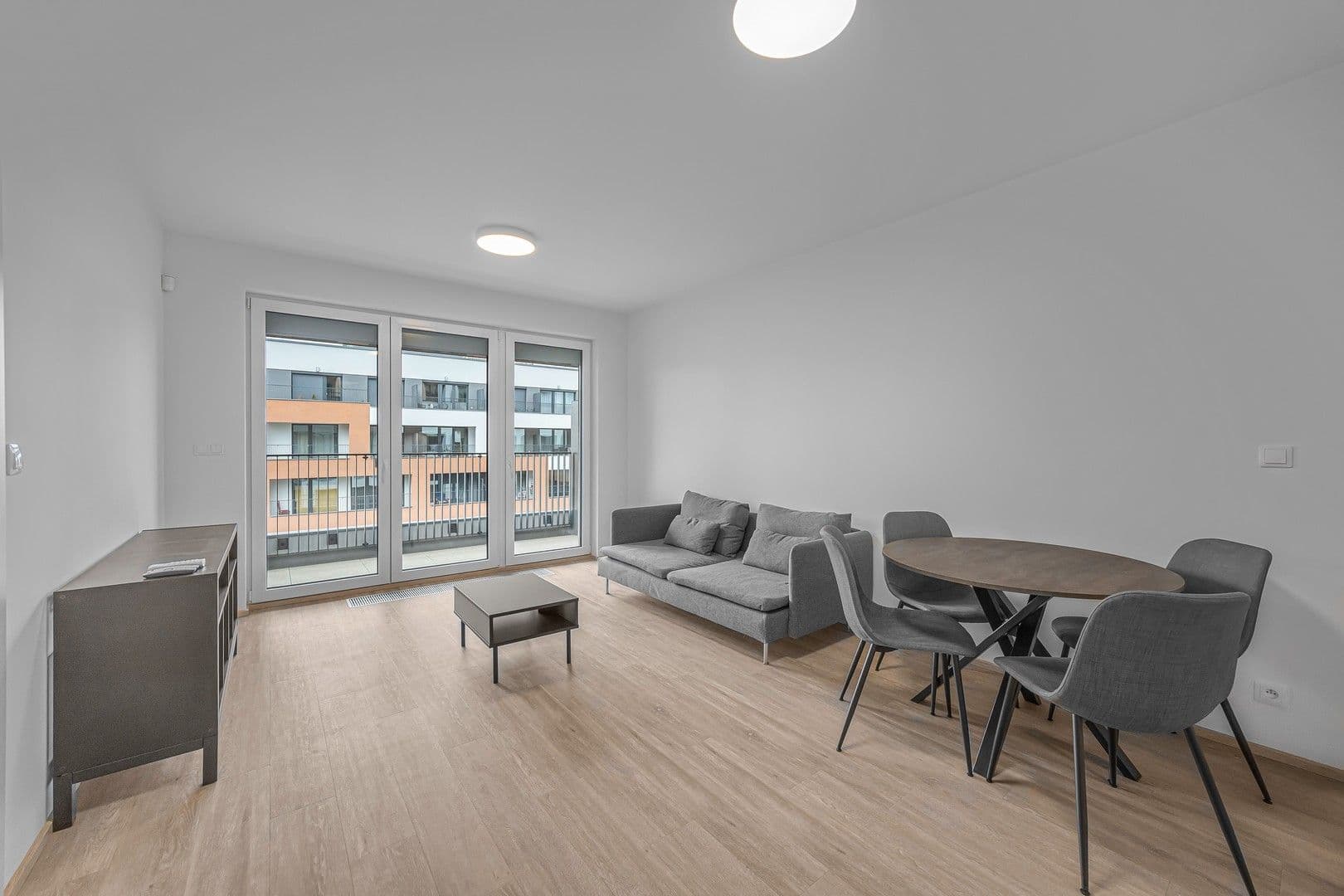 1 bedroom with open-plan kitchen flat to rent, 60 m², Poděbradská, Prague, Prague 1 bedroom with open-plan kitchen flat to rent, 60 m², Poděbradská, Prague, Prague