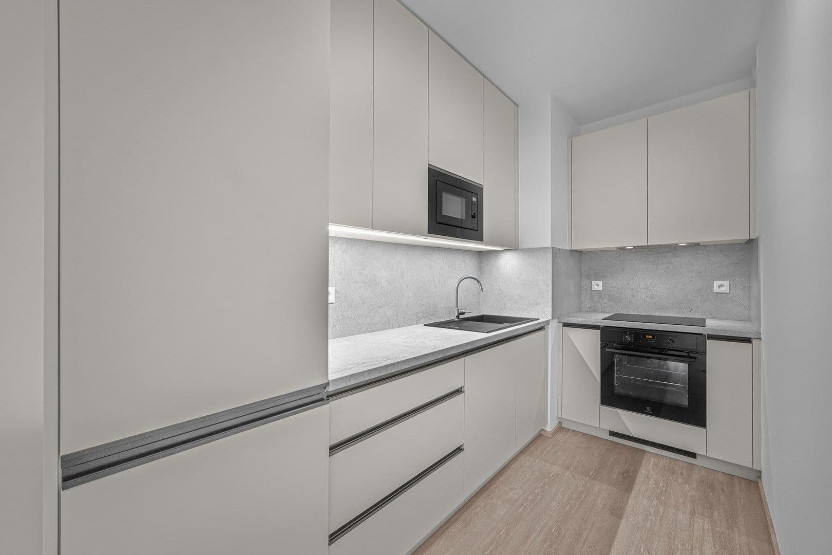 1 bedroom with open-plan kitchen flat to rent, 60 m², Poděbradská, Prague, Prague 1 bedroom with open-plan kitchen flat to rent, 60 m², Poděbradská, Prague, Prague