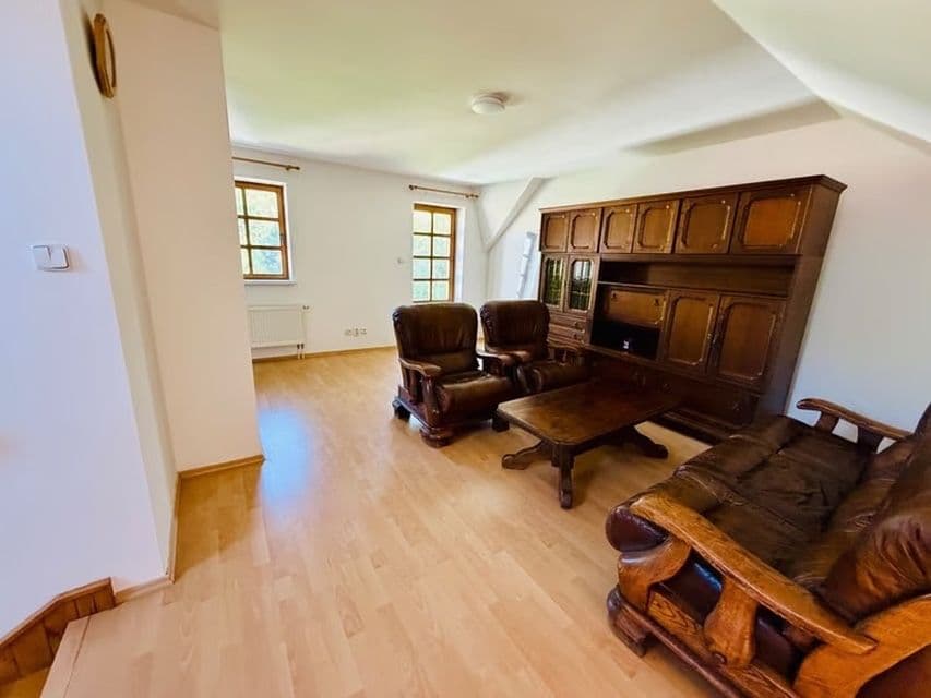 4 bedroom flat to rent, 152 m², Zlatá, Středočeský Region 4 bedroom flat to rent, 152 m², Zlatá, Středočeský Region