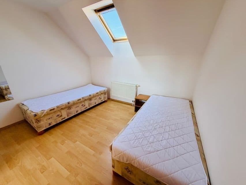 4 bedroom flat to rent, 152 m², Zlatá, Středočeský Region 4 bedroom flat to rent, 152 m², Zlatá, Středočeský Region