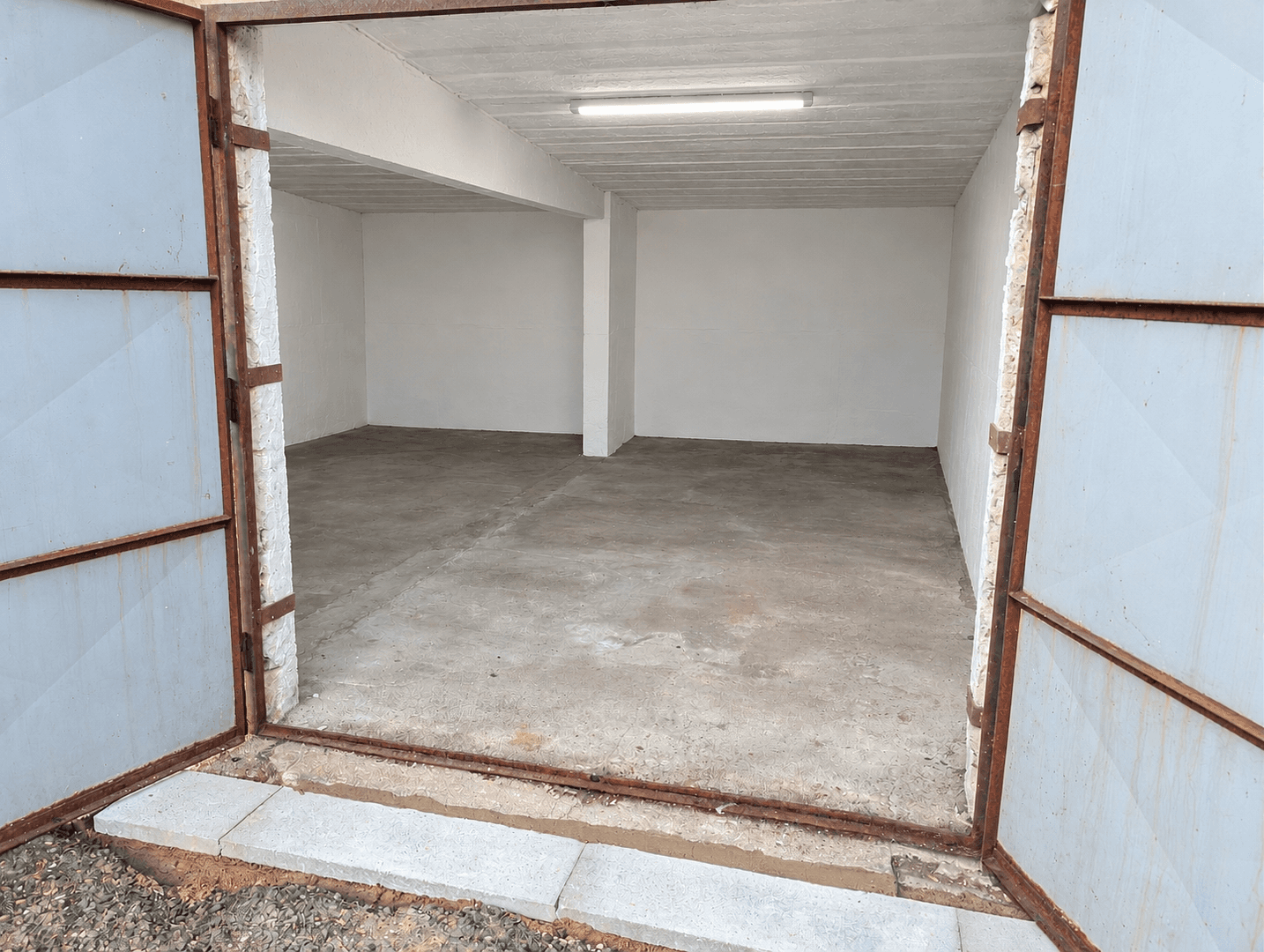 garage to rent, 17 m², Laugkstraße 32, Senftenberg - Zły Komorow, Brandenburg garage to rent, 17 m², Laugkstraße 32, Senftenberg - Zły Komorow, Brandenburg