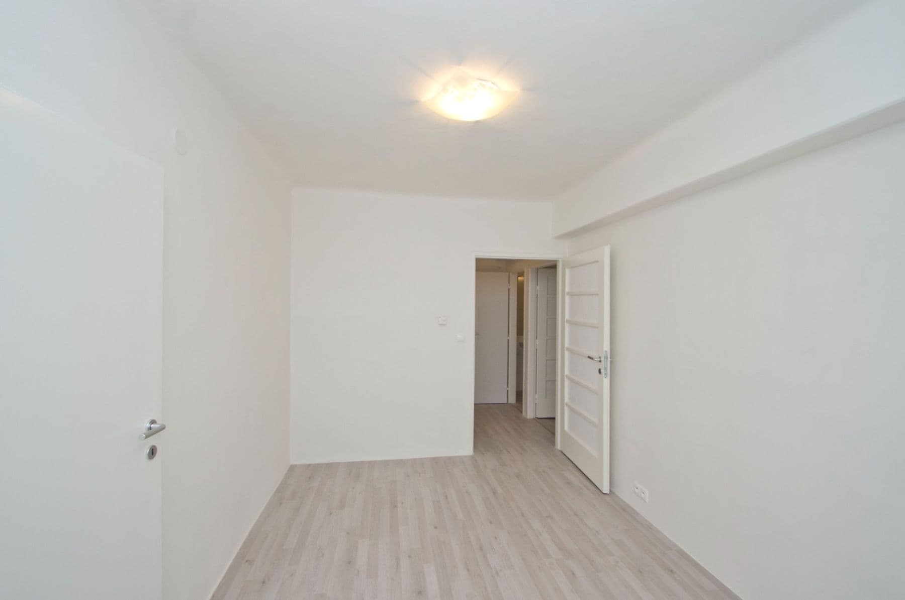 2 bedroom with open-plan kitchen flat to rent, 66 m², Malešická, Prague, Prague 2 bedroom with open-plan kitchen flat to rent, 66 m², Malešická, Prague, Prague