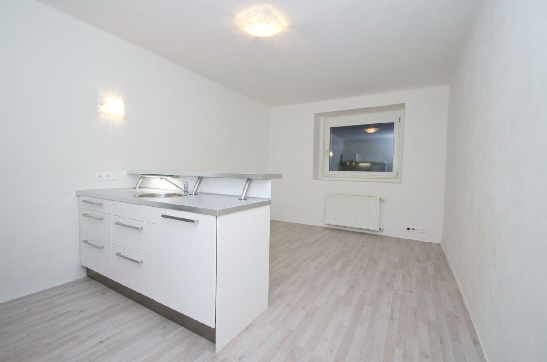 2 bedroom with open-plan kitchen flat to rent, 66 m², Malešická, Prague, Prague 2 bedroom with open-plan kitchen flat to rent, 66 m², Malešická, Prague, Prague