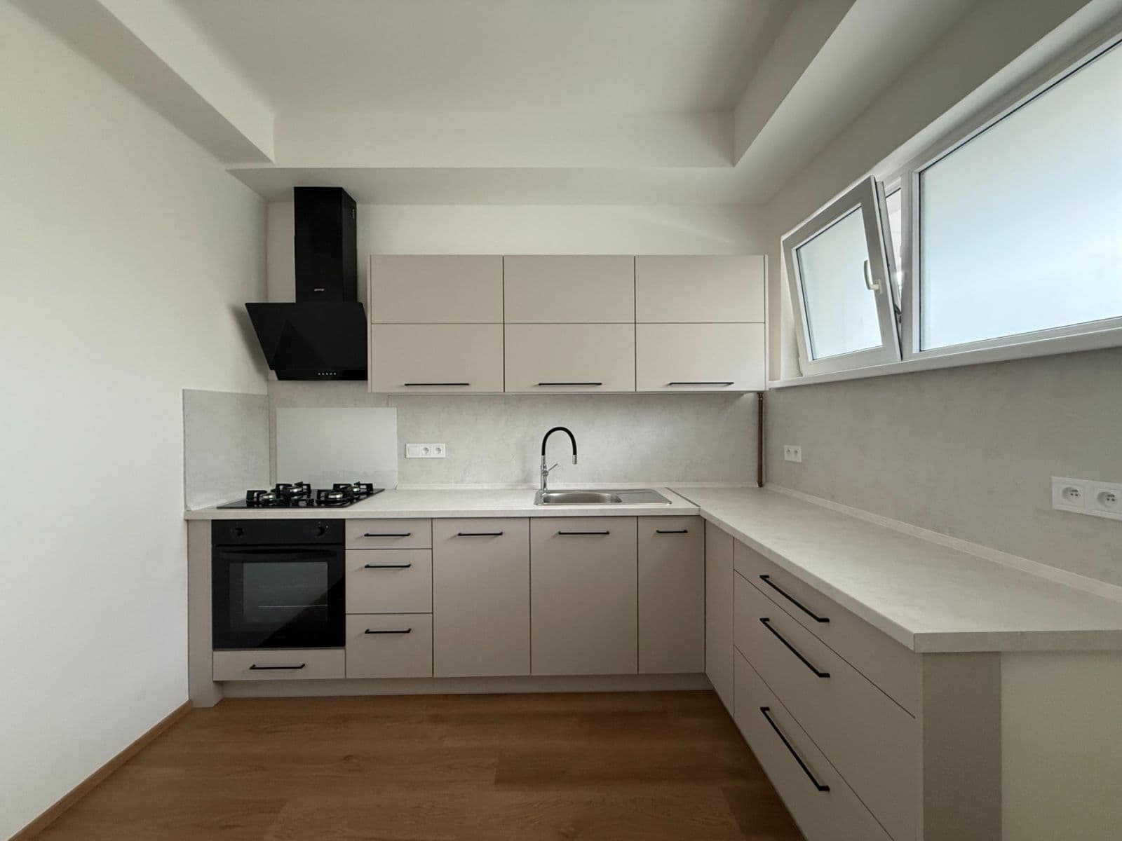 1 bedroom flat to rent, 45 m², Osadní, Prague, Prague 1 bedroom flat to rent, 45 m², Osadní, Prague, Prague
