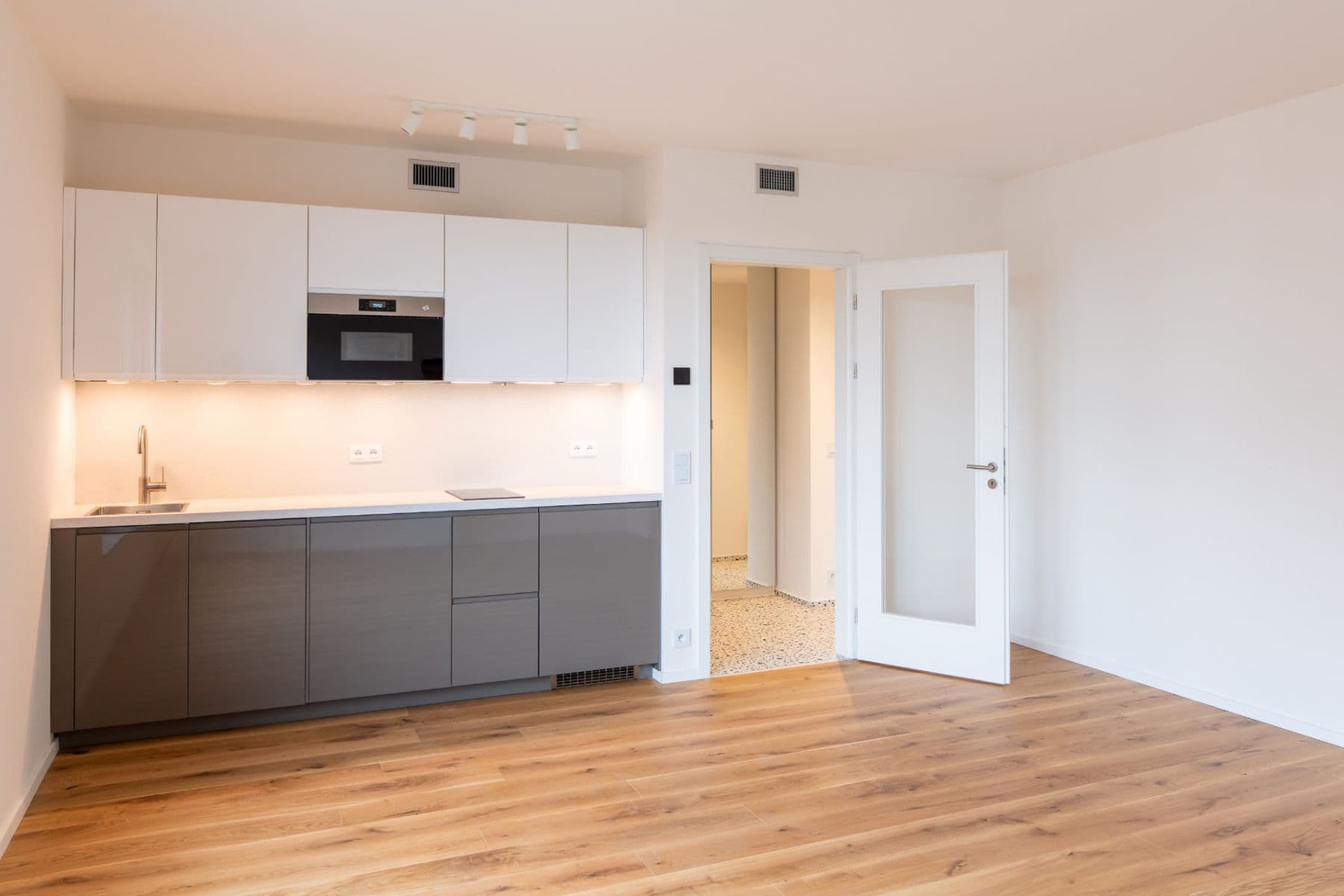 Studio flat to rent, 37 m², U Komína, Prague, Prague Studio flat to rent, 37 m², U Komína, Prague, Prague
