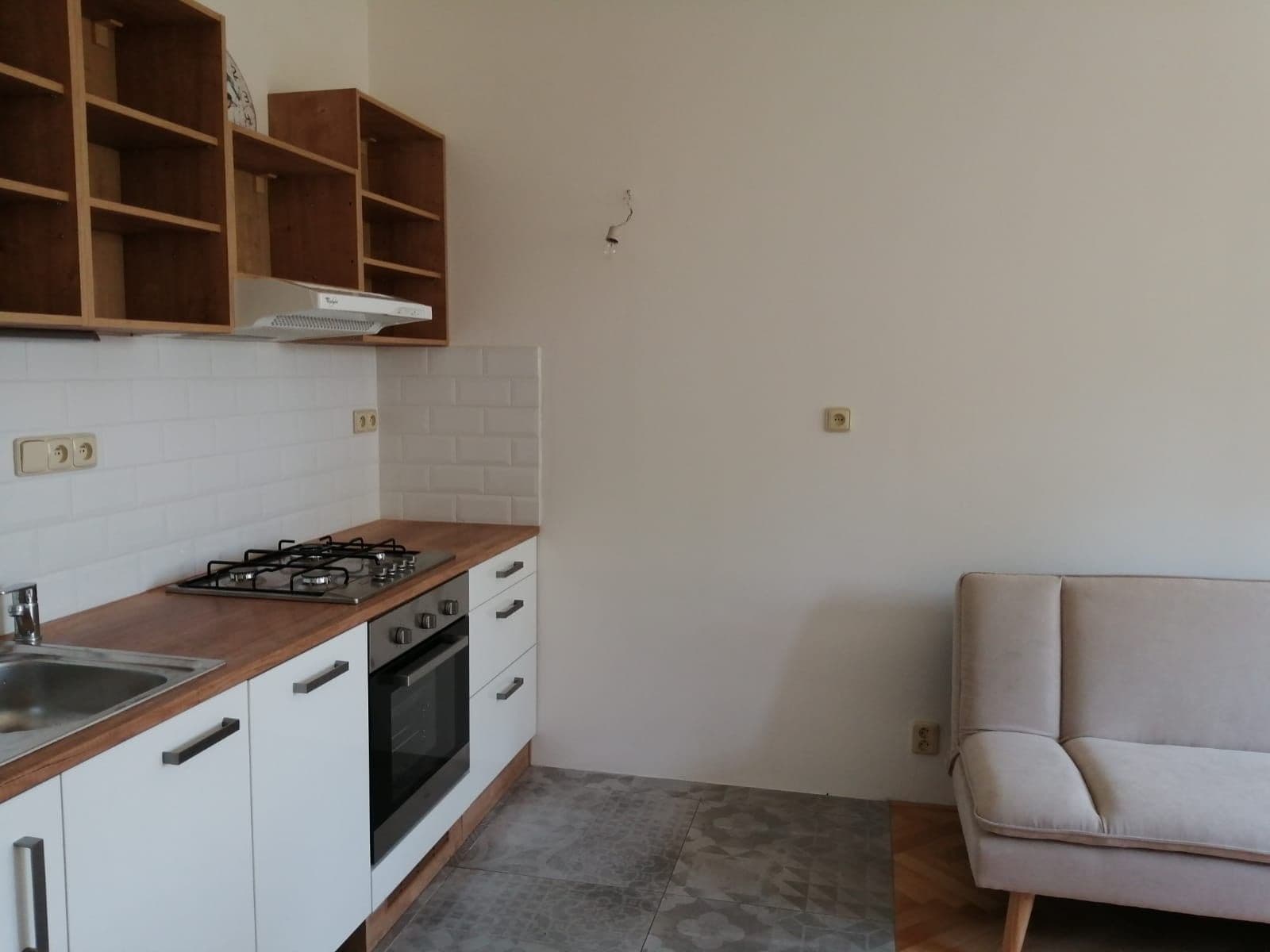 1 bedroom with open-plan kitchen flat to rent, 42 m², Lumiérů, Prague, Prague 1 bedroom with open-plan kitchen flat to rent, 42 m², Lumiérů, Prague, Prague