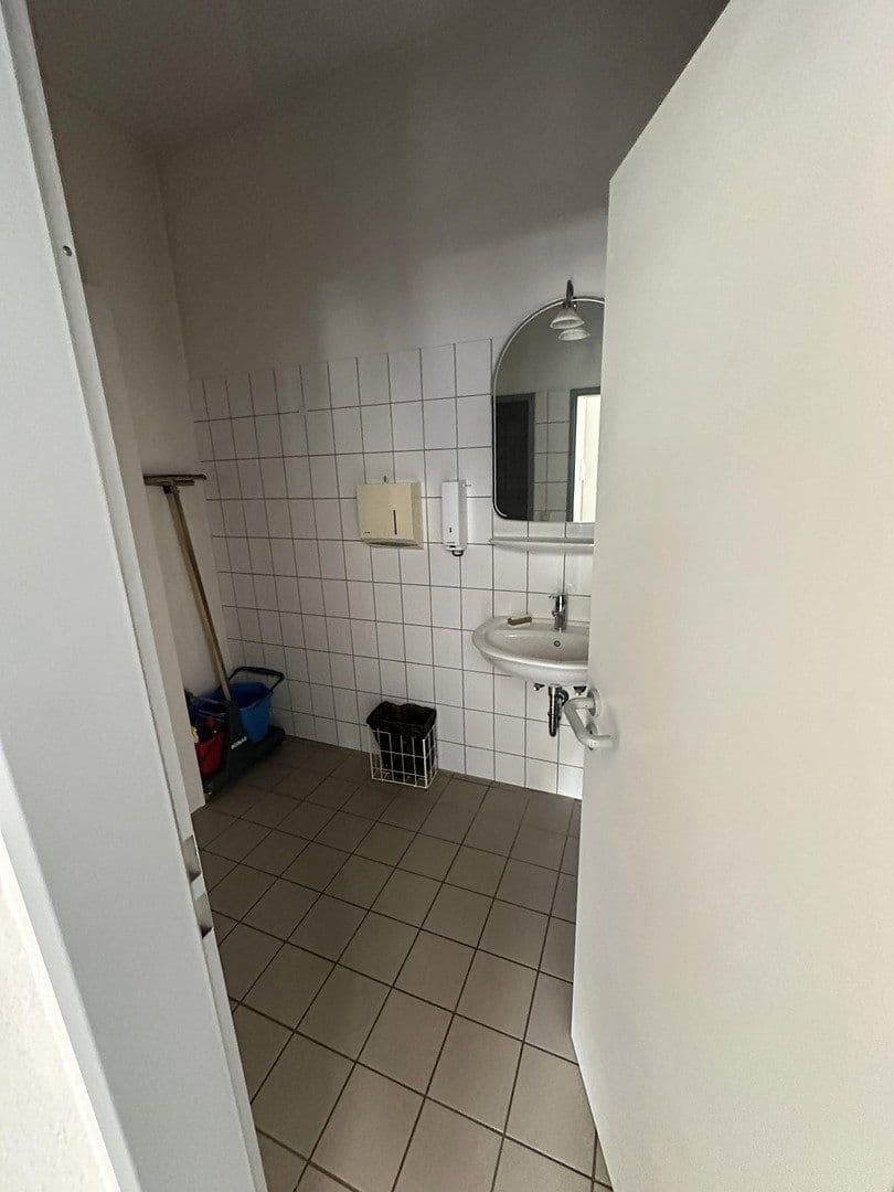 non-residential property to rent, 500 m², Obere Hilgenstock 2, Warburg, North Rhine-Westphalia non-residential property to rent, 500 m², Obere Hilgenstock 2, Warburg, North Rhine-Westphalia