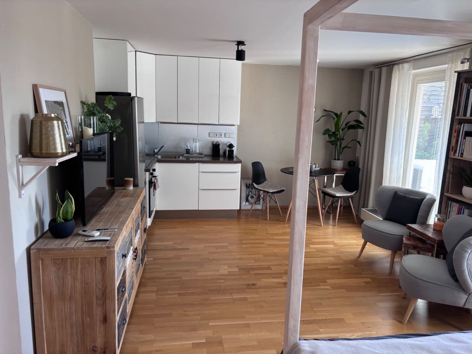 Studio flat to rent, 42 m², Moskevská, Prague, Prague Studio flat to rent, 42 m², Moskevská, Prague, Prague