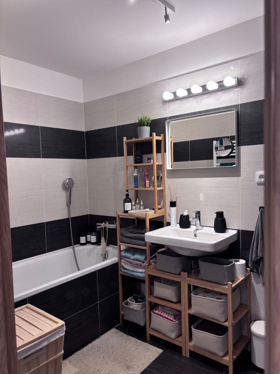 Studio flat to rent, 42 m², Moskevská, Prague, Prague Studio flat to rent, 42 m², Moskevská, Prague, Prague