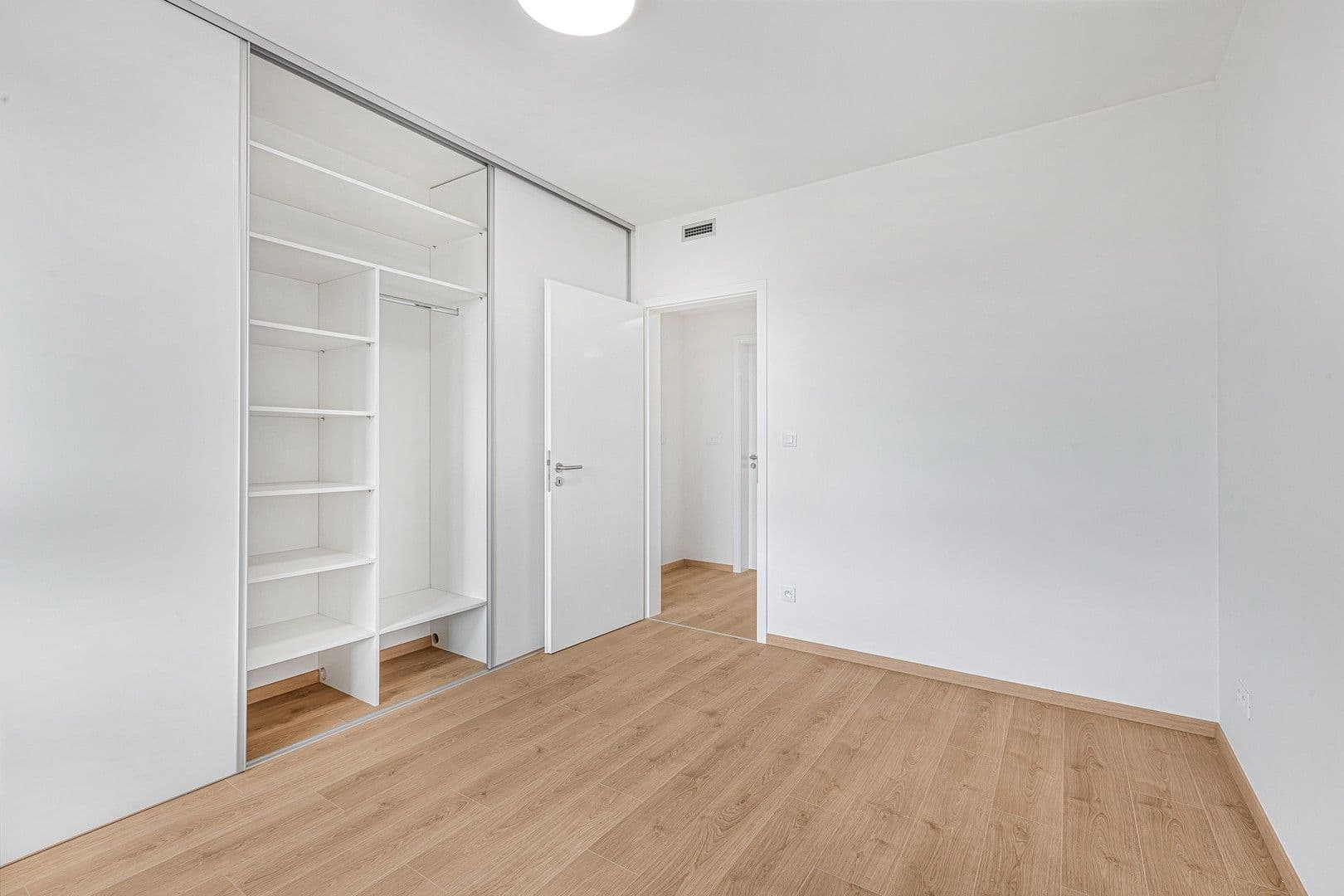 1 bedroom with open-plan kitchen flat to rent, 55 m², Zlochova, Prague, Prague 1 bedroom with open-plan kitchen flat to rent, 55 m², Zlochova, Prague, Prague